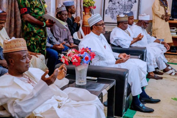 0_1546195278587_Buhari visits the Shagaris.jpg