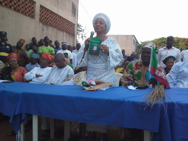 0_1529490983754_Oshodi PDP chieftain decamps to APC in Lagos.jpg